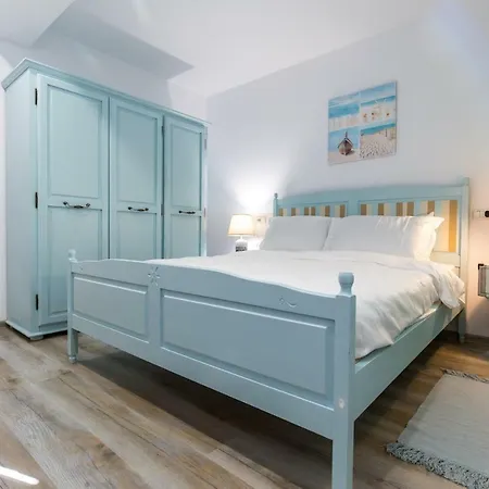 The Shore House 3*
