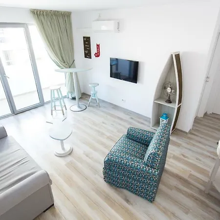 The Shore House 3*